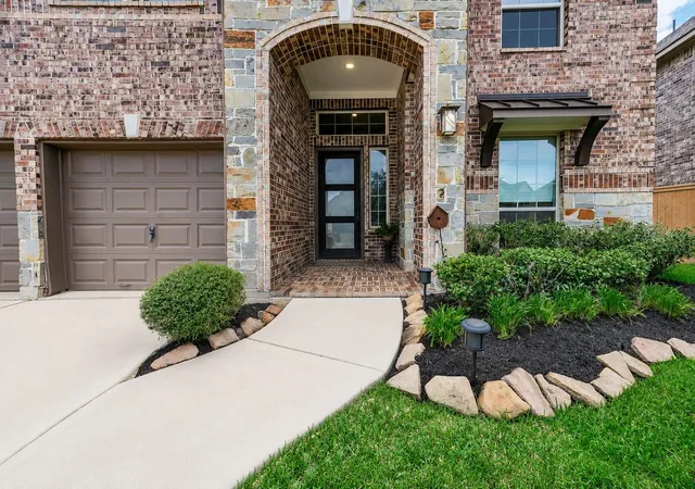 2nd image of 32618 Turning Springs Dr, Brookshire, TX 77423 | MLS# 3538353