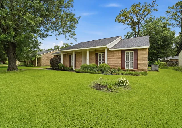 Photo 2 of Single family home for sale at 16007 Fathom Ln, Houston, TX 77062 | MLS# 96708968 | Listing updated on 2026-08-30