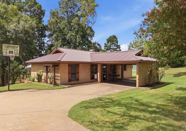 1st image of 813 El Camino Dr, Grapeland, TX 75844 | MLS# 70390418