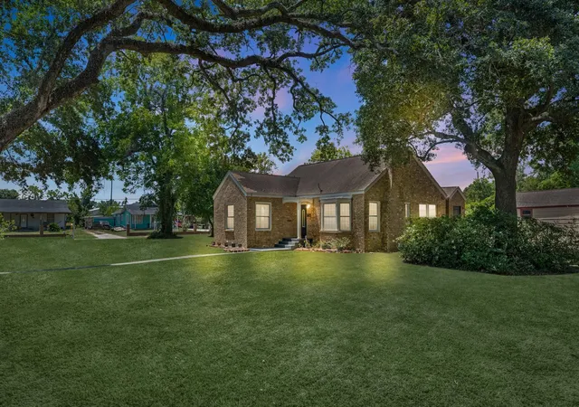 Photo 1 of Single family home for sale at 405 Missouri St, Liberty, TX 77575 | MLS# 92433520 | Listing updated on 2026-09-22