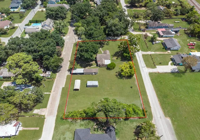 Photo 2 of Single family home for sale at 405 Missouri St, Liberty, TX 77575 | MLS# 92433520 | Listing updated on 2026-09-22