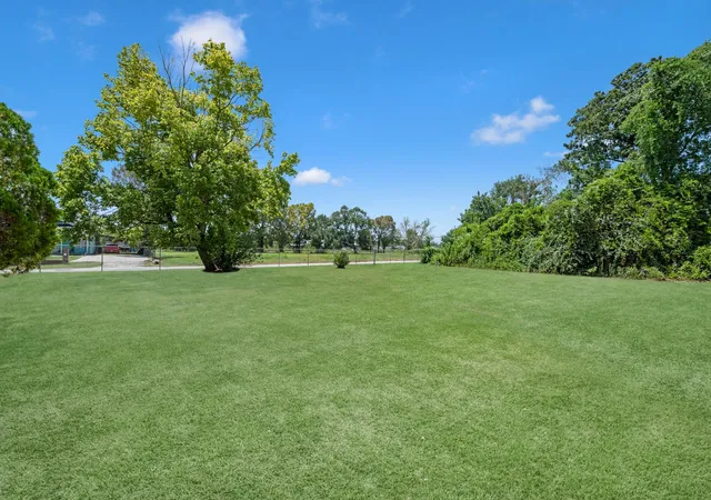 Photo 3 of Single family home for sale at 405 Missouri St, Liberty, TX 77575 | MLS# 92433520 | Listing updated on 2026-09-22