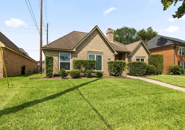 Photo 3 of Sale Pending at 19611 Atasca Oaks Dr, Humble, TX 77346 | MLS# 26816301 | Listing updated on 2026-09-04