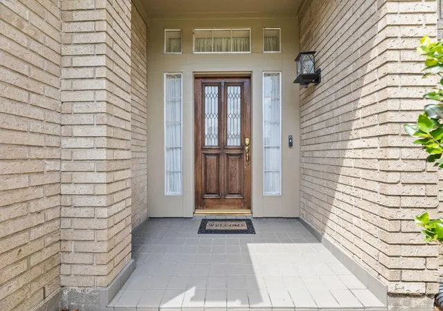 Photo 3 of Sale Pending at 19611 Atasca Oaks Dr, Humble, TX 77346 | MLS# 26816301 | Listing updated on 2026-09-04