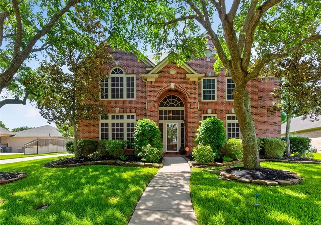 Homes for sale in Friendswood, TX | 2804 Harvest Hill Dr, Friendswood, TX 77546 | MLS# 74458267
