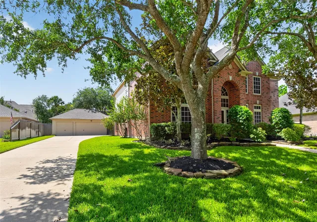 Homes for sale in Friendswood, TX | 2804 Harvest Hill Dr, Friendswood, TX 77546 | MLS# 74458267