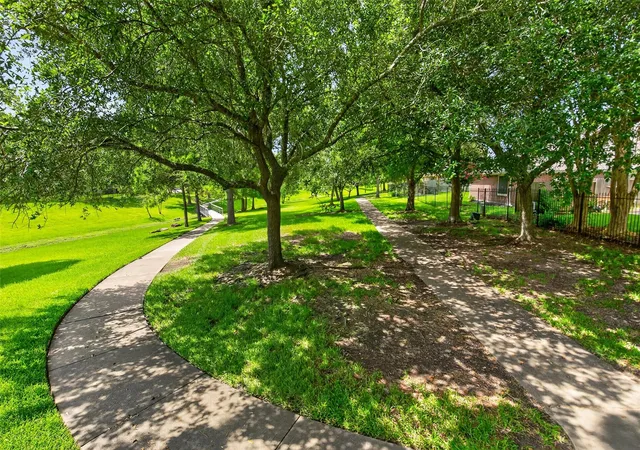 Homes for sale in Friendswood, TX | 2804 Harvest Hill Dr, Friendswood, TX 77546 | MLS# 74458267