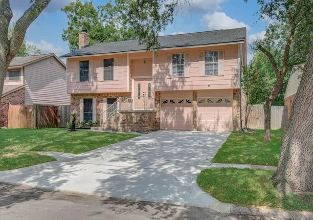 Photo 3 of Single family home for sale at 16527 Quail Dale Dr, Missouri City, TX 77489 | MLS# 85289192 | Listing updated on 2026-08-21
