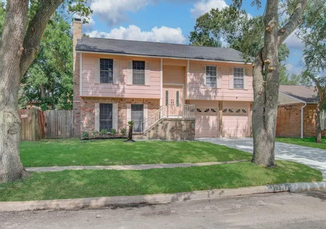 Photo 3 of Single family home for sale at 16527 Quail Dale Dr, Missouri City, TX 77489 | MLS# 85289192 | Listing updated on 2026-08-21