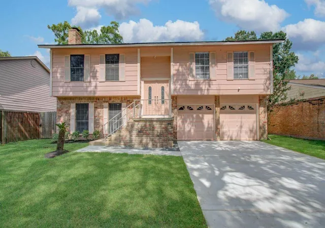 Photo 4 of Single family home for sale at 16527 Quail Dale Dr, Missouri City, TX 77489 | MLS# 85289192 | Listing updated on 2026-08-21