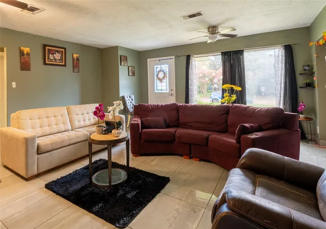 Photo 3 of Single family home for sale at 8438 Sonneville Dr, Houston, TX 77080 | MLS# 82437933 | Listing updated on 2026-09-15