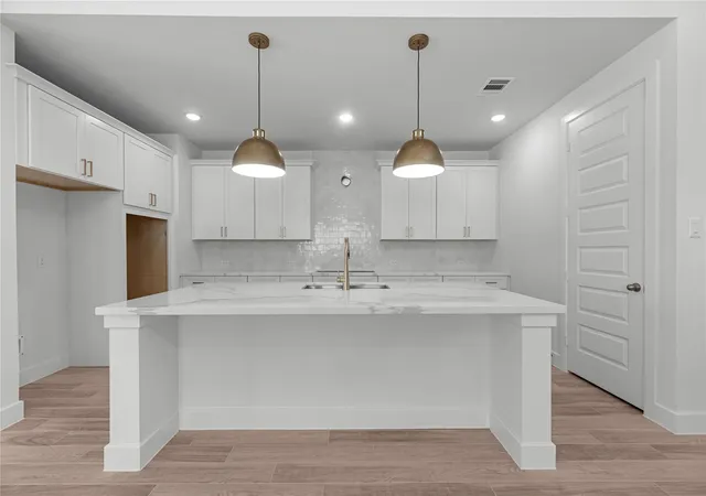 Photo 4 of Single family home for sale at 15703 Juliet Ct, Conroe, TX 77302 | MLS# 7196672 | Listing updated on 2026-09-19