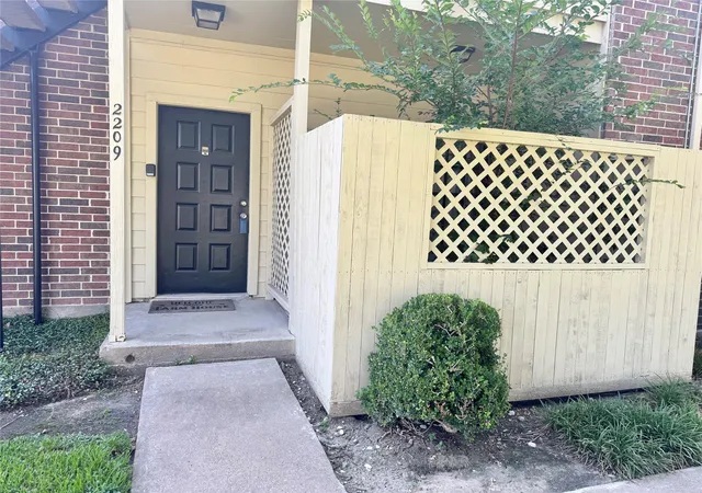Photo 2 of Condo for sale at 2121 El Paseo St #2209, Houston, TX 77054 | MLS# 76110610 | Listing updated on 2026-07-27