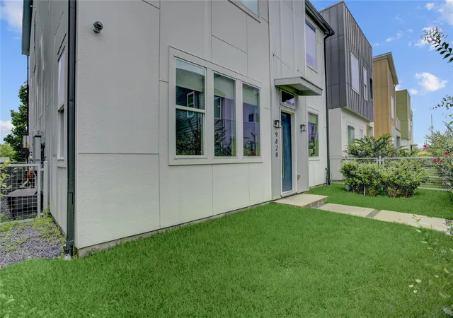 Photo 3 of Single family home for sale at 9820 Mocking Bird Hl Ln, Houston, TX 77080 | MLS# 24816333 | Listing updated on 2026-09-06