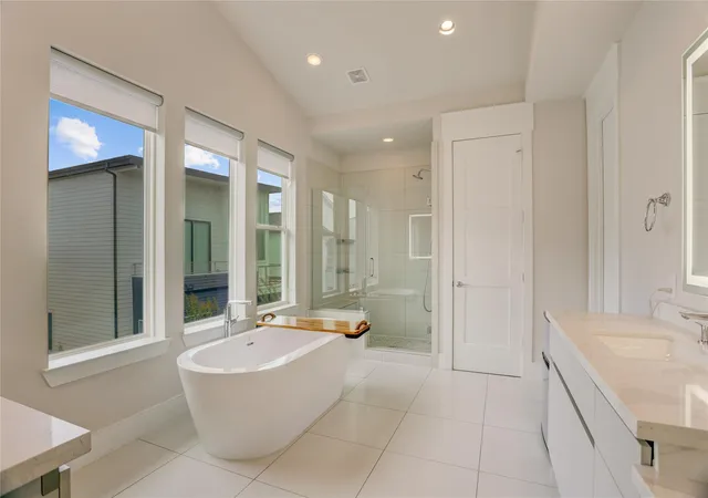 Photo 4 of Single family home for sale at 9820 Mocking Bird Hl Ln, Houston, TX 77080 | MLS# 24816333 | Listing updated on 2026-09-06