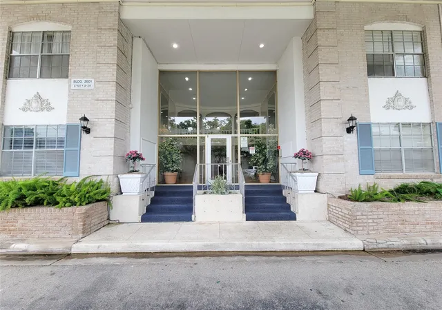 Homes for sale in Houston, TX | 2601 Bellefontaine St, Houston, TX 77025