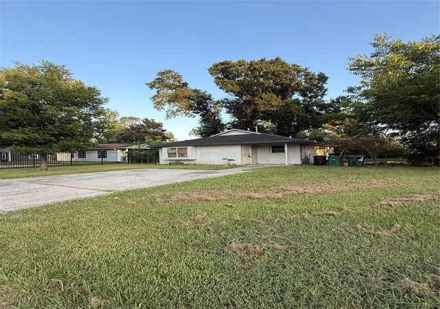 2nd image of 9318 Sterlingshire St, Houston, TX 77078 | MLS# 12486194