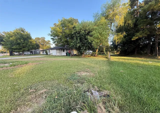 Photo 3 of Single family home for sale at 9318 Sterlingshire St, Houston, TX 77078 | MLS# 12486194 | Listing updated on 2026-08-06
