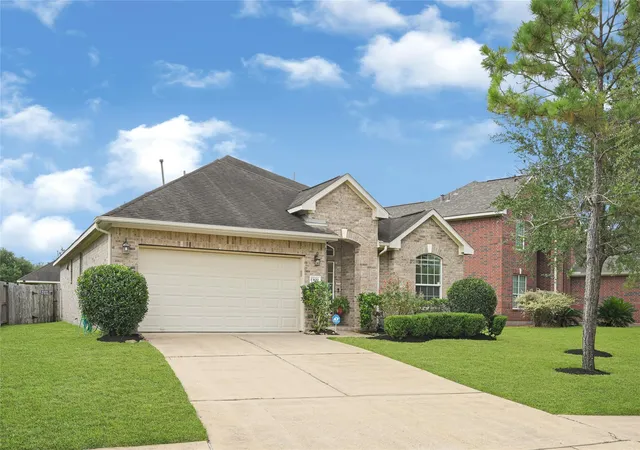 Homes for sale in Rosharon, TX | 13610 Summer Spring Ln, Rosharon, TX 77583 | MLS# 98011234