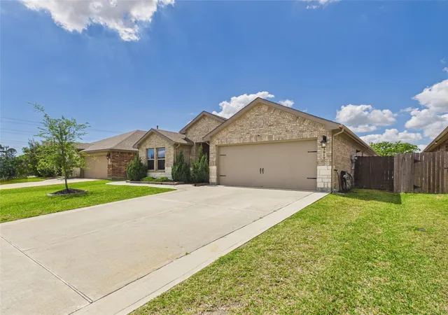 Photo 2 of Single family home for sale at 3919 Hawaiian Ct, Baytown, TX 77521 | MLS# 41705396 | Listing updated on 2026-08-19