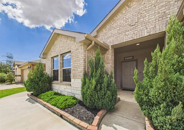 Photo 3 of Single family home for sale at 3919 Hawaiian Ct, Baytown, TX 77521 | MLS# 41705396 | Listing updated on 2026-08-19