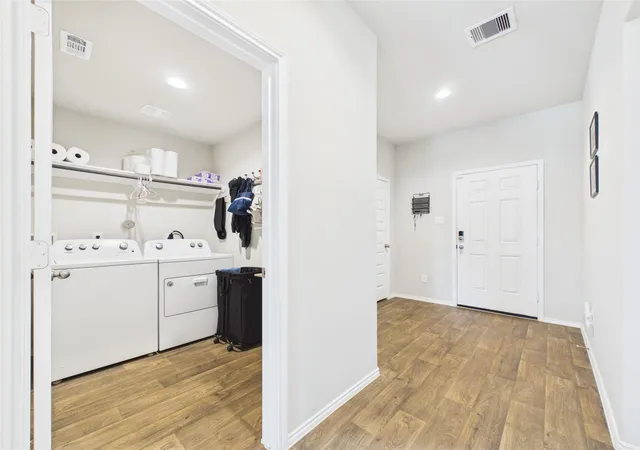 Photo 4 of Single family home for sale at 3919 Hawaiian Ct, Baytown, TX 77521 | MLS# 41705396 | Listing updated on 2026-08-19