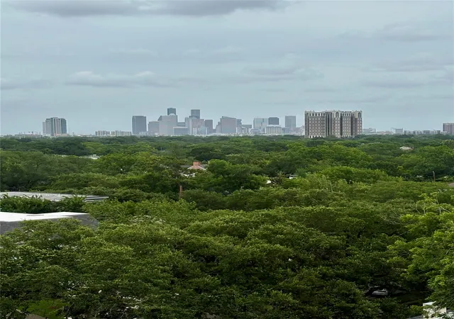3rd image of 2360 S Rice Blvd, Houston, TX 77005