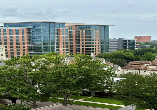 4th image of 2360 S Rice Blvd, Houston, TX 77005
