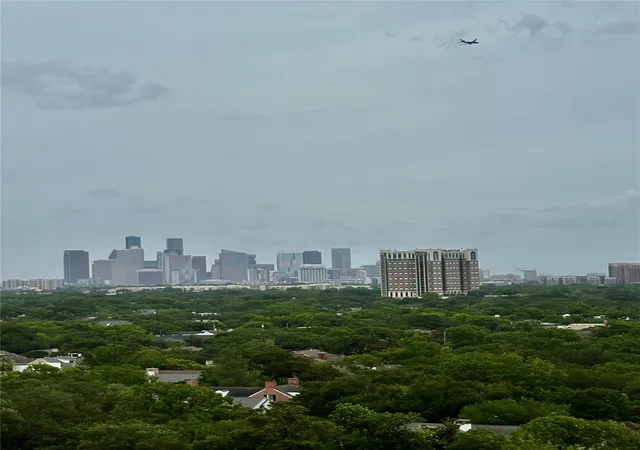 5th image of 2360 S Rice Blvd, Houston, TX 77005