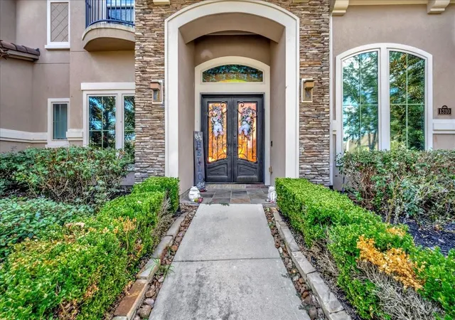Photo 3 of Single family home for sale at 1310 Tamina Pass Ln, Friendswood, TX 77546 | MLS# 68213779 | Listing updated on 2026-08-28