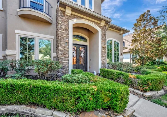 Photo 4 of Single family home for sale at 1310 Tamina Pass Ln, Friendswood, TX 77546 | MLS# 68213779 | Listing updated on 2026-08-28