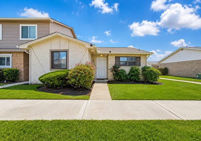 Photo 1 of Townhouse for sale at 6517 S Briar Byp Dr, Houston, TX 77072 | MLS# 26323046 | Listing updated on 2026-08-19