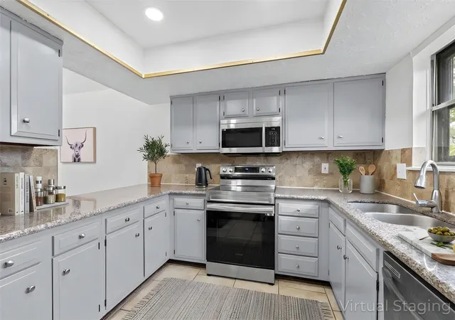 Photo 3 of Townhouse for sale at 6517 S Briar Byp Dr, Houston, TX 77072 | MLS# 26323046 | Listing updated on 2026-08-19