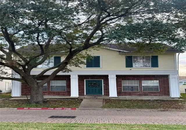 Photo 1 of Single family home for sale at 15902 S Alley Ct, Houston, TX 77082 | MLS# 33860000 | Listing updated on 2026-02-03