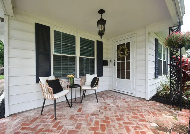 Photo 2 of Sale Pending at 1070 W 43rd Street, Houston, TX 77018 | MLS# 77039978 | Listing updated on 2026-08-31
