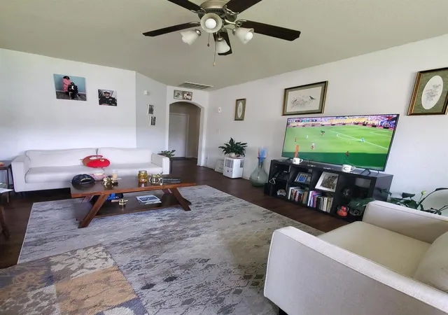Photo 2 of Single family home for sale at 815 N Katydid Ct, Conroe, TX 77301 | MLS# 33094259 | Listing updated on 2026-08-03