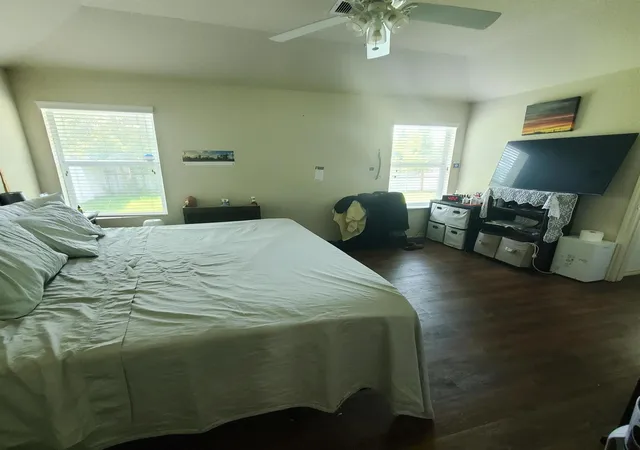 Photo 3 of Single family home for sale at 815 N Katydid Ct, Conroe, TX 77301 | MLS# 33094259 | Listing updated on 2026-08-03