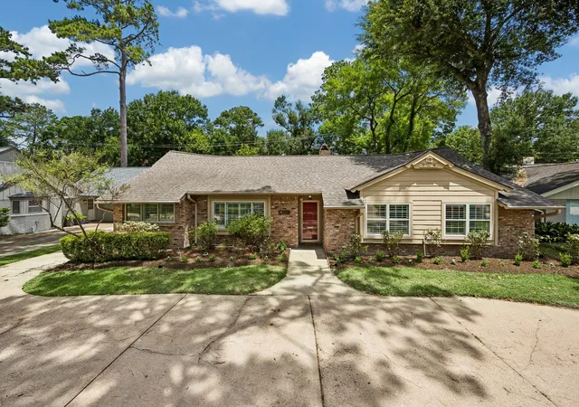 Photo 1 of Sale Pending at 1659 Imperial Crown Dr, Houston, TX 77043 | MLS# 31250049 | Listing updated on 2026-08-28