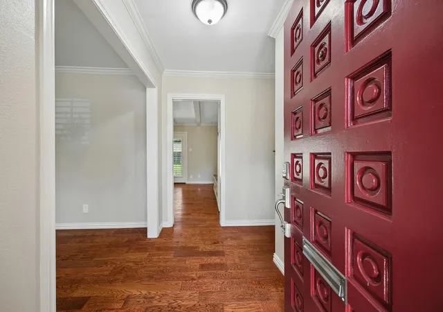 Photo 2 of Sale Pending at 1659 Imperial Crown Dr, Houston, TX 77043 | MLS# 31250049 | Listing updated on 2026-08-28