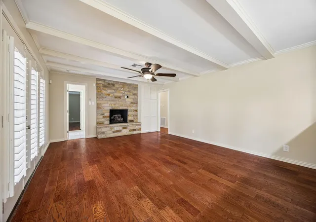 Photo 3 of Sale Pending at 1659 Imperial Crown Dr, Houston, TX 77043 | MLS# 31250049 | Listing updated on 2026-08-28
