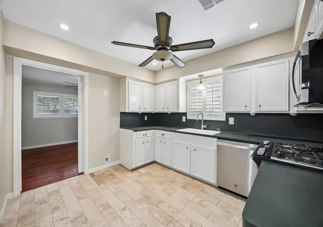 Photo 3 of Sale Pending at 1659 Imperial Crown Dr, Houston, TX 77043 | MLS# 31250049 | Listing updated on 2026-08-28