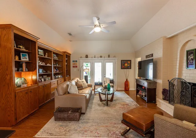 Photo 3 of Single family home for sale at 5 Colony Park Cir, Galveston, TX 77551 | MLS# 64841905 | Listing updated on 2026-09-20
