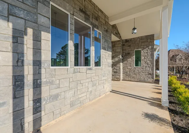 Photo 3 of Single family home for sale at 5 Edgewood Cir, Montgomery, TX 77356 | MLS# 8356808 | Listing updated on 2026-06-04