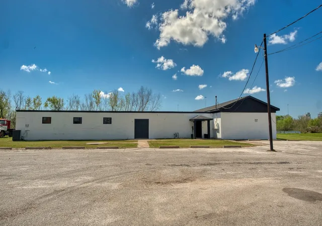 3rd image of 238 Johnson Cook Rd, Clute, TX 77531 | MLS# 48156639