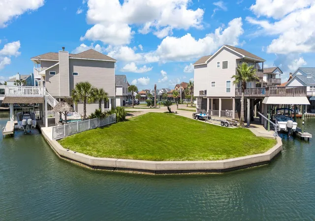 2nd image of 547 Sunset Circle, Galveston, TX 77554 | MLS# 42691775