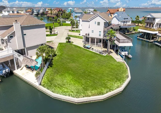 Photo 3 of Land for sale at 547 Sunset Cir, Galveston, TX 77554 | MLS# 42691775 | Listing updated on 2026-03-27