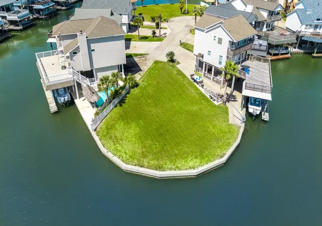 Photo 4 of Land for sale at 547 Sunset Cir, Galveston, TX 77554 | MLS# 42691775 | Listing updated on 2026-03-27