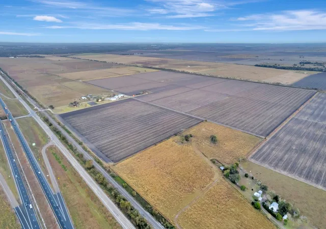 3rd image of 5629 Us-59 S, Edna, TX 77957 | MLS# 54845657