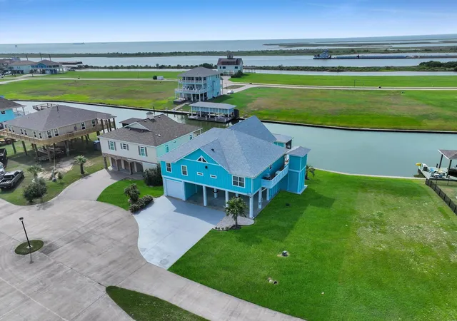 Photo 3 of Single family home for sale at 2005 & 2009 Laguna Harbor Cvs Blvd, Port Bolivar, TX 77650 | MLS# 75612341 | Listing updated on 2026-06-29