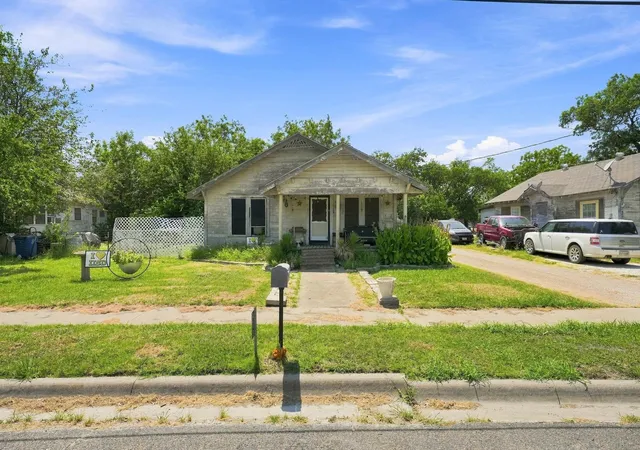 Photo 1 of Single family home for sale at 403 N Hill St, Itasca, TX 76055 | MLS# 45176188 | Listing updated on 2026-08-31